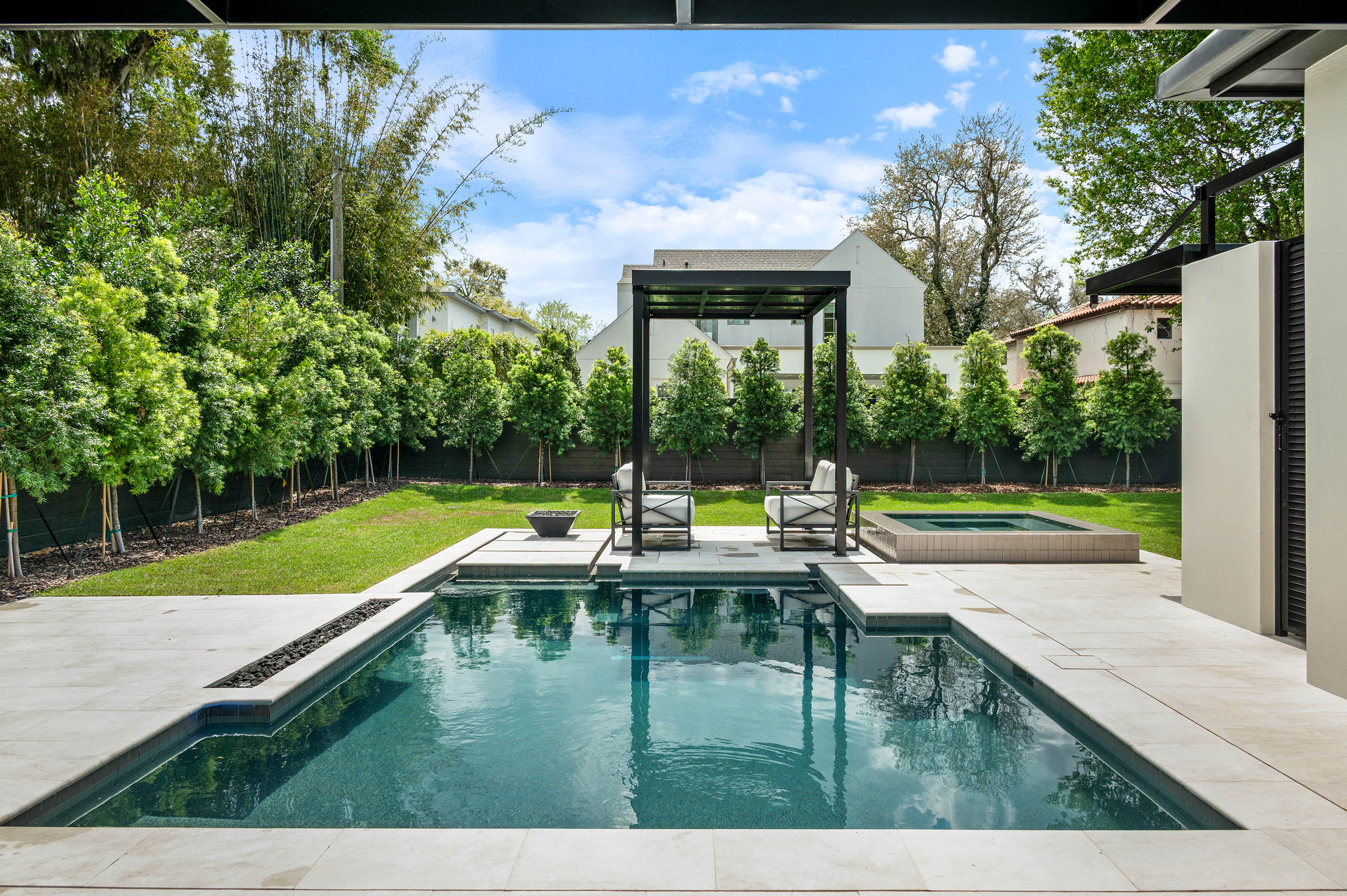 AMK Pools — Luxury Aquatic Design